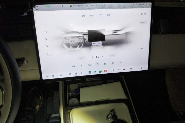 Used ONVO Luxeed L90 2025 Model—Max Six-Seater Version Audio And AC Panel