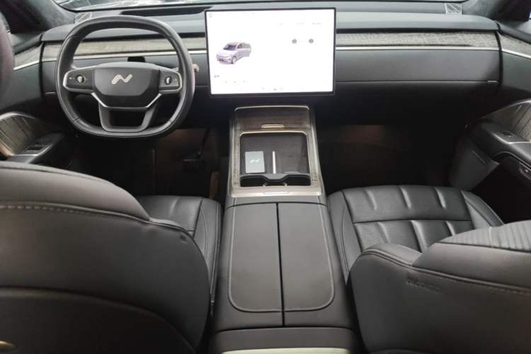 Used ONVO Luxeed L90 2025 Model Max Six-Seater 60-degree Battery Edition Center Console