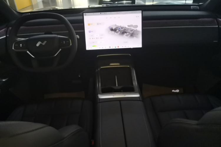 Used ONVO Luxeed L90 2025 Model—Ultra Six-Seater Version Center Console