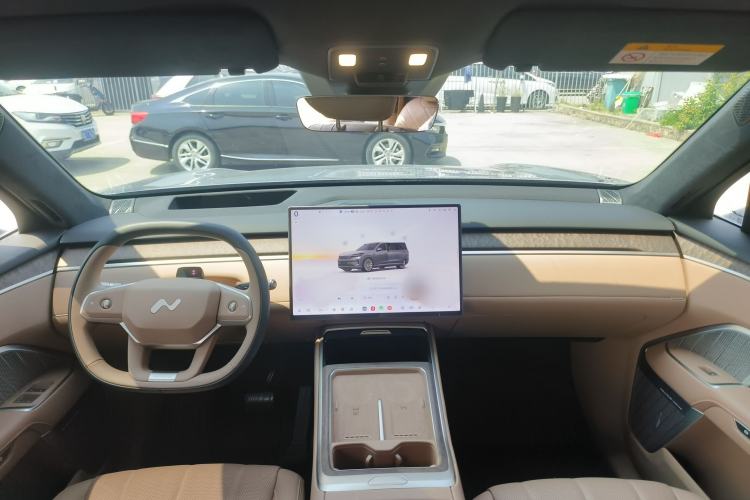 Used ONVO Luxeed L90 2025 Model—Max Six-Seater Version Center Console