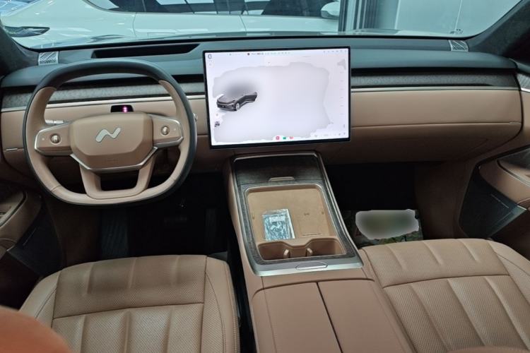 Used ONVO Luxeed L90 2025 Model—Max Six-Seater Version Center Console