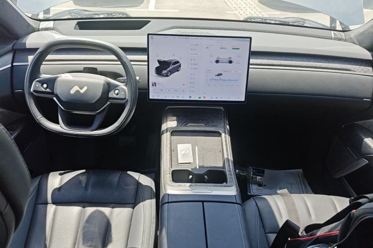 Used ONVO Luxeed L90 2025 Model—Max Six-Seater Version Center Console