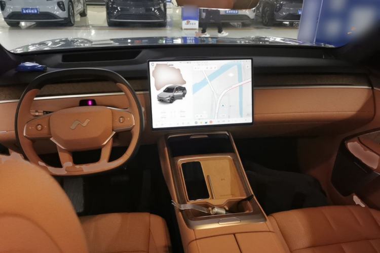 Used ONVO Luxeed L90 2025 Model—Max Six-Seater Version Center Console