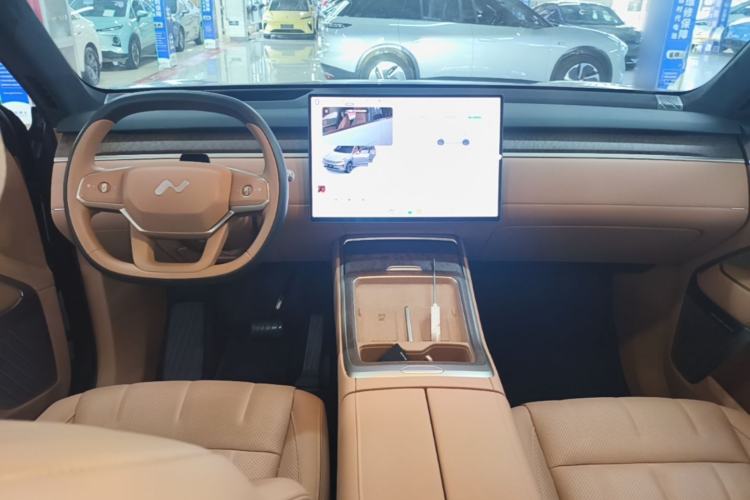 Used ONVO Luxeed L90 2025 Model—Max Six-Seater Version Center Console