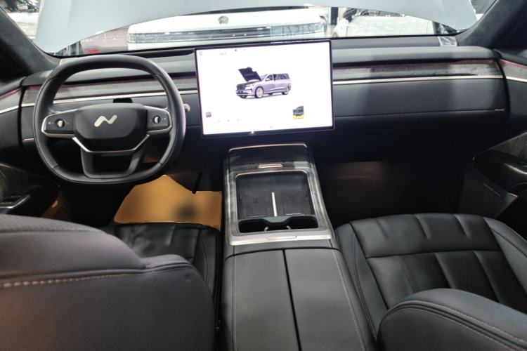 Used ONVO Luxeed L90 2025 Model—Ultra Six-Seater Version Center Console