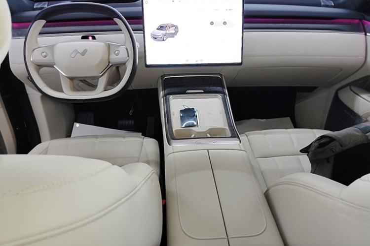 Used ONVO Luxeed L90 2025 Model—Ultra Six-Seater Version Center Console