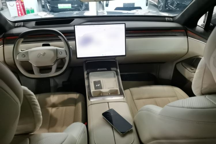 Used ONVO Luxeed L90 2025 Model—Ultra Six-Seater Version Center Console
