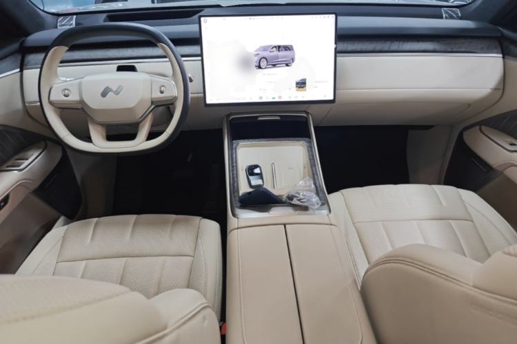 Used ONVO Luxeed L90 2025 Model—Max Six-Seater Version Center Console