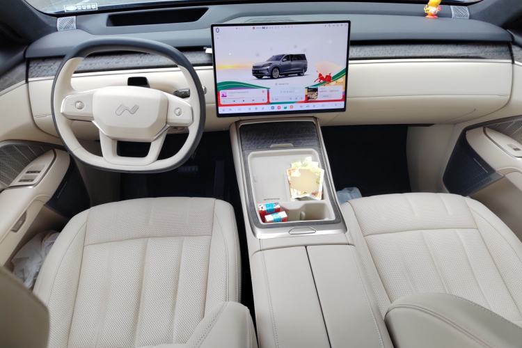 Used ONVO Luxeed L90 2025 Model—Ultra Six-Seater Version Center Console