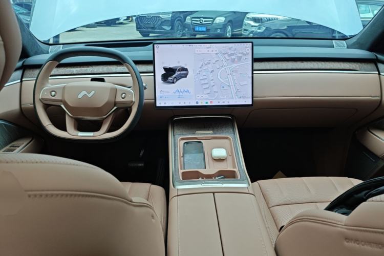 Used ONVO Luxeed L90 2025 Model—Max Six-Seater Version Center Console