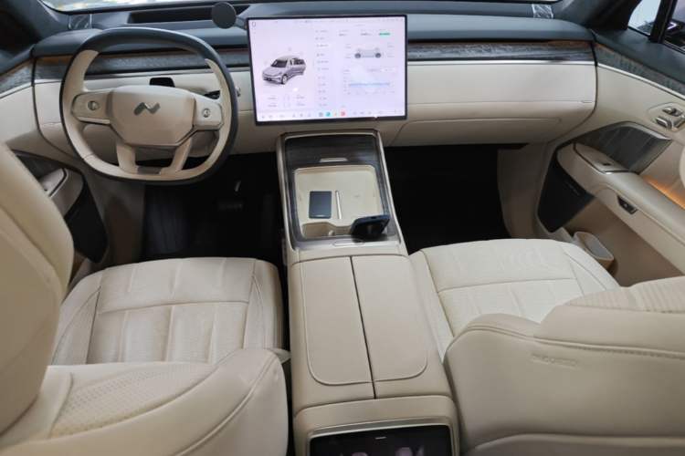 Used ONVO Luxeed L90 2025 Model—Max Six-Seater Version Center Console