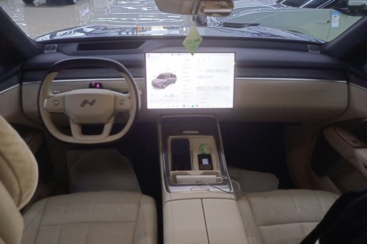 Used ONVO Luxeed L90 2025 Model—Ultra Six-Seater Version Center Console