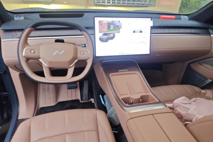 Used ONVO Luxeed L90 2025 Model—Max Six-Seater Version Center Console