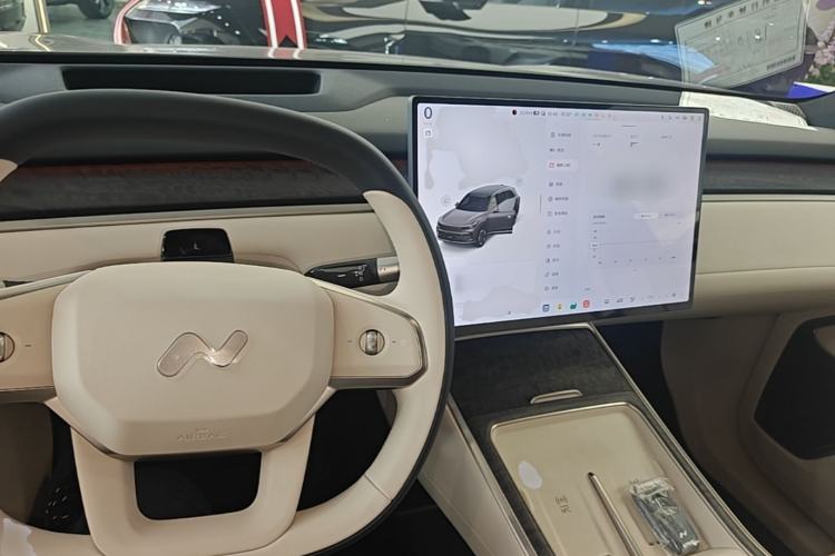 Used ONVO Luxeed L90 2025 Model—Ultra Seven-Seater Version Center Console