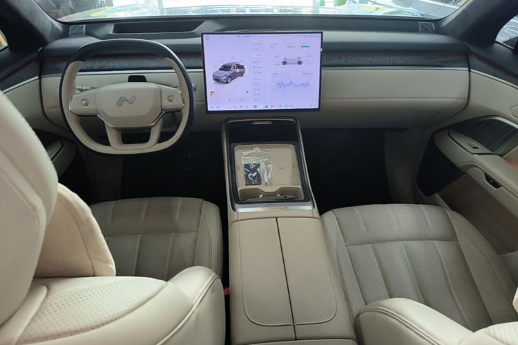 Used ONVO Luxeed L90 2025 Model—Ultra Six-Seater Version Center Console