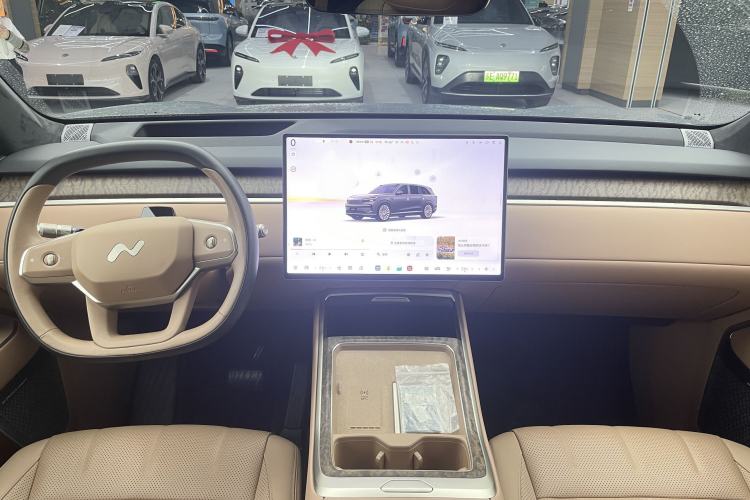 Used ONVO Luxeed L90 2025 Model—Ultra Six-Seater Version Center Console
