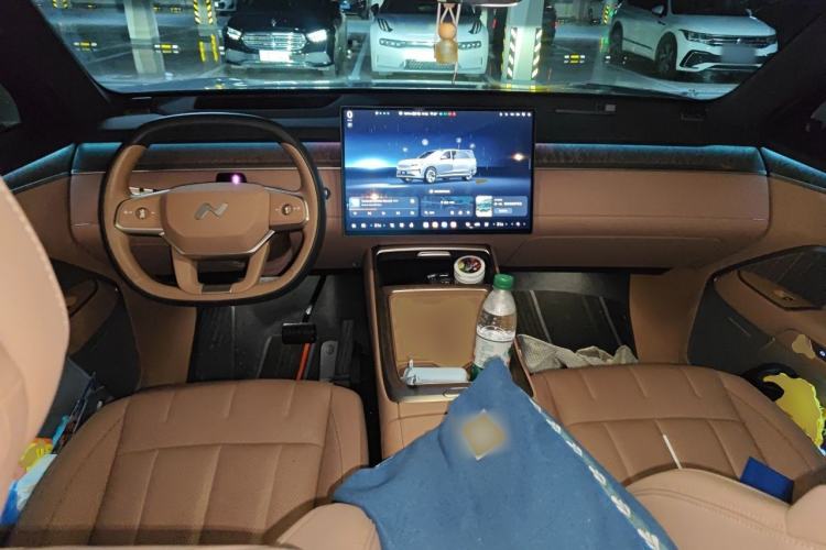 Used ONVO Luxeed L90 2025 Model—Max Six-Seater Version Center Console