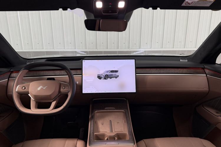 Used ONVO Luxeed L90 2025 Model—Ultra Six-Seater Version Center Console