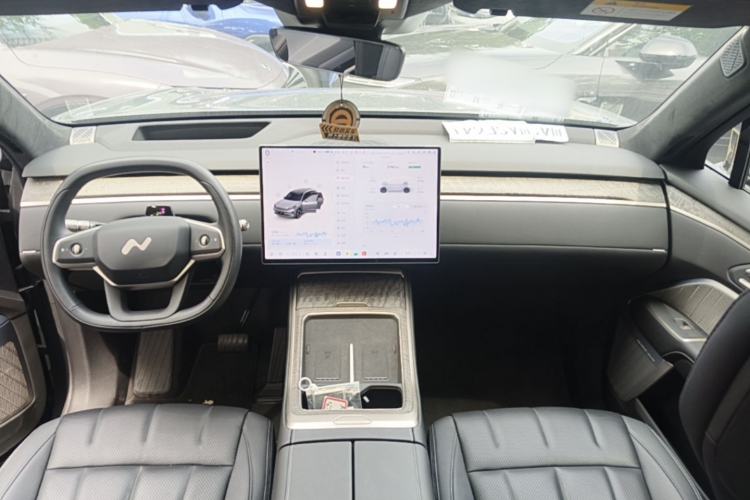 Used ONVO Luxeed L90 2025 Model—Max Six-Seater Version Center Console
