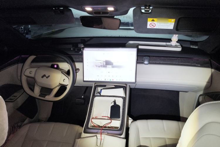 Used ONVO Luxeed L90 2025 Model—Max Six-Seater Version Center Console