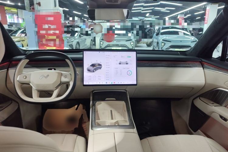 Used ONVO Luxeed L90 2025 Model—Ultra Six-Seater Version Center Console