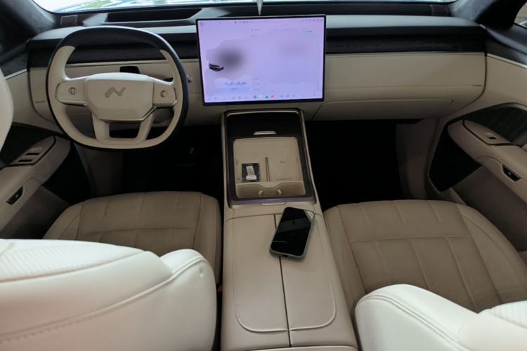 Used ONVO Luxeed L90 2025 Model—Ultra Six-Seater Version Center Console