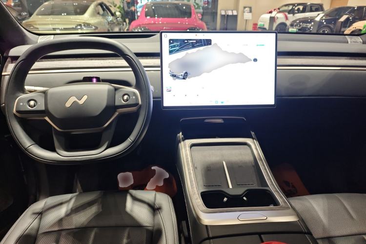 Used ONVO Luxeed L90 2025 Model—Max Six-Seater Version Center Console