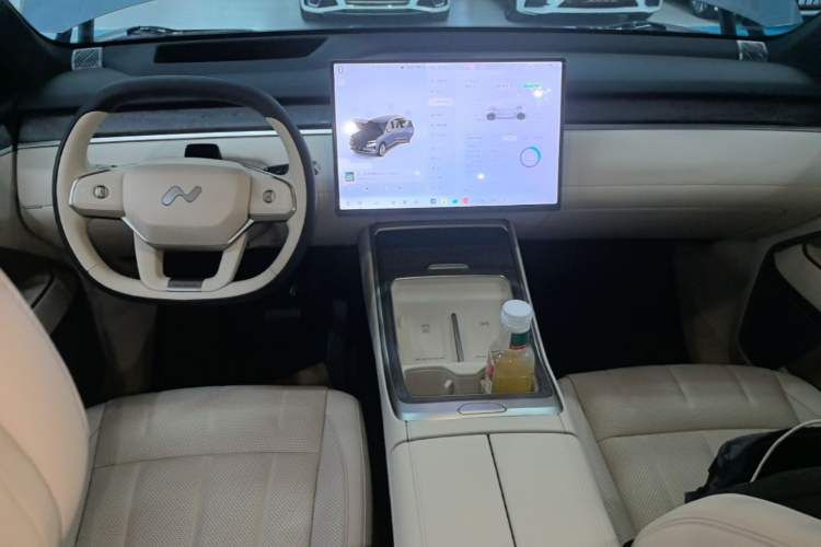 Used ONVO Luxeed L90 2025 Model—Max Six-Seater Version Center Console