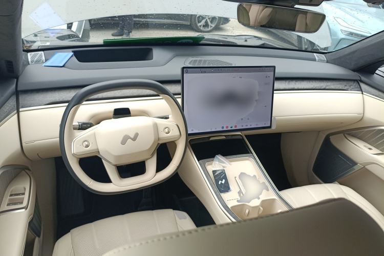 Used ONVO Luxeed L90 2025 Model—Ultra Six-Seater Version Center Console