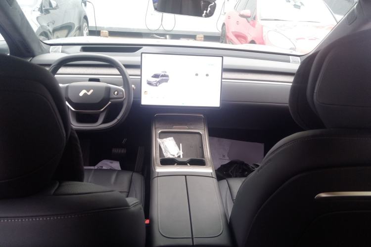 Used ONVO Luxeed L90 2025 Model—Ultra Six-Seater Version Center Console