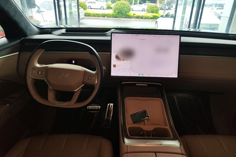 Used ONVO Luxeed L90 2025 Model—Ultra Six-Seater Version Center Console