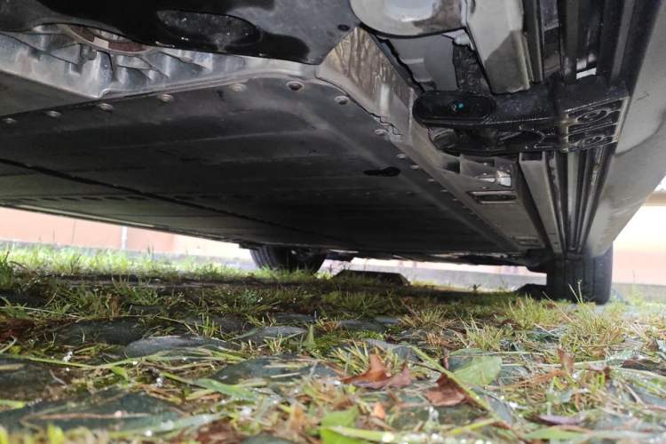 Used ONVO Luxeed L90 2025 Model—Max Six-Seater Version Chassis Rear Right