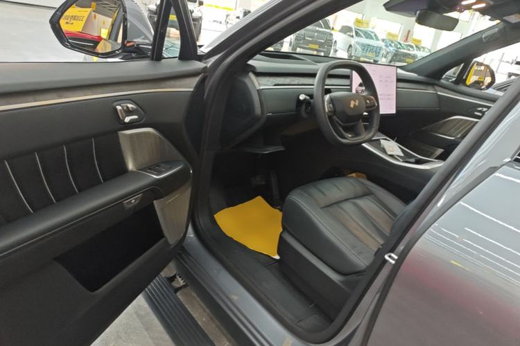 Used ONVO Luxeed L90 2025 Model—Max Six-Seater Version Driver Seat