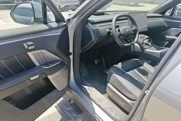 Used ONVO Luxeed L90 2025 Model—Max Six-Seater Version Driver Seat