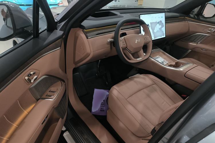 Used ONVO Luxeed L90 2025 Model—Max Six-Seater Version Driver Seat