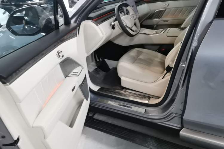 Used ONVO Luxeed L90 2025 Model—Ultra Six-Seater Version Driver Seat