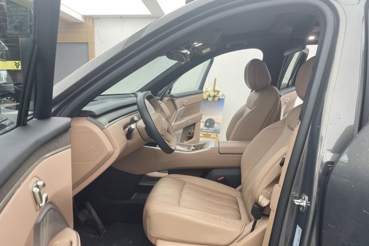 Used ONVO Luxeed L90 2025 Model—Ultra Six-Seater Version Driver Seat