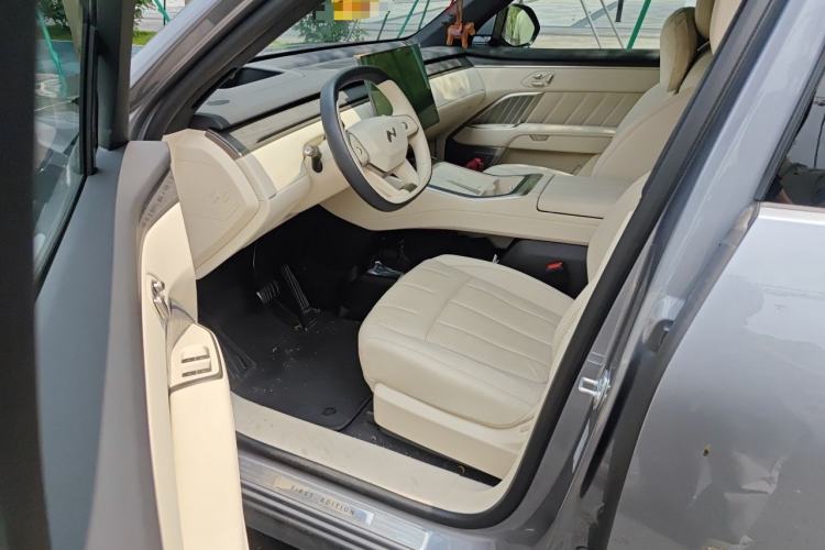 Used ONVO Luxeed L90 2025 Model—Max Six-Seater Version Driver Seat