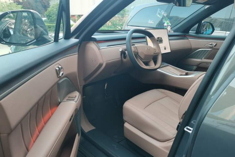 Used ONVO Luxeed L90 2025 Model—Max Six-Seater Version Driver Seat
