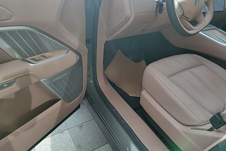 Used ONVO Luxeed L90 2025 Model—Max Six-Seater Version Driver Seat
