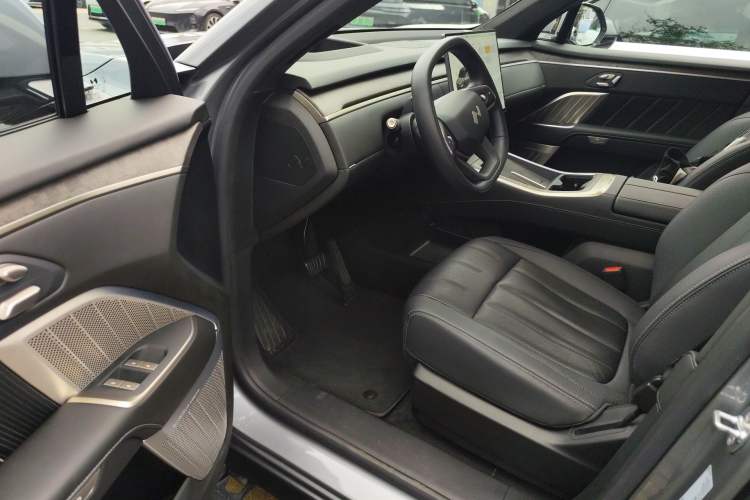 Used ONVO Luxeed L90 2025 Model—Max Six-Seater Version Driver Seat
