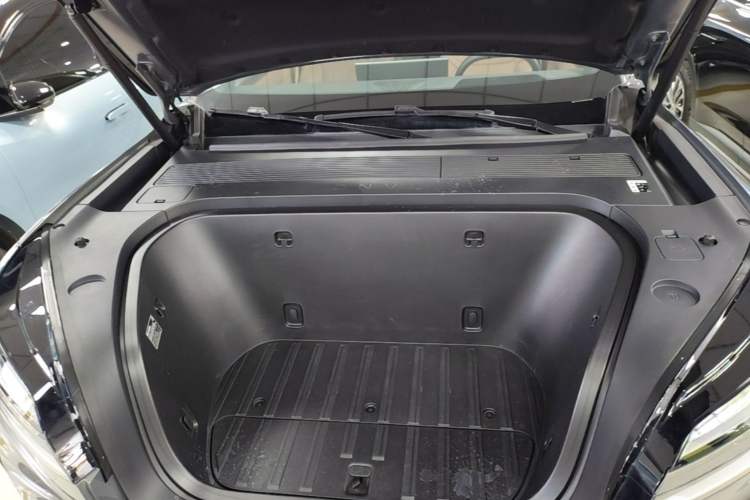 Used ONVO Luxeed L90 2025 Model Max Six-Seater 60-degree Battery Edition Engine Bay
