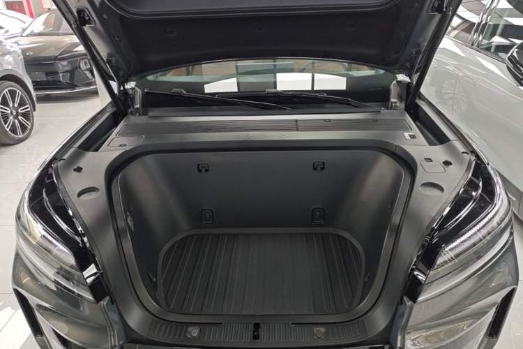 Used ONVO Luxeed L90 2025 Model—Max Six-Seater Version Engine Bay