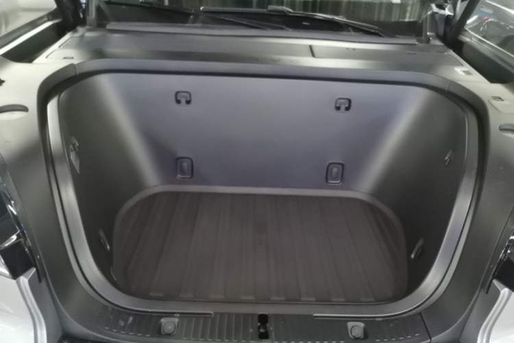 Used ONVO Luxeed L90 2025 Model—Max Six-Seater Version Engine Bay