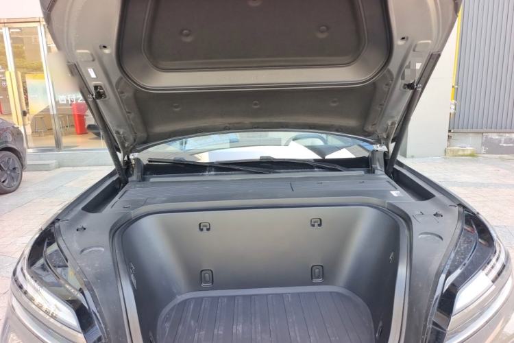 Used ONVO Luxeed L90 2025 Model—Ultra Six-Seater Version Engine Bay