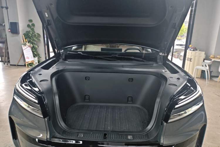 Used ONVO Luxeed L90 2025 Model—Ultra Six-Seater Version Engine Bay
