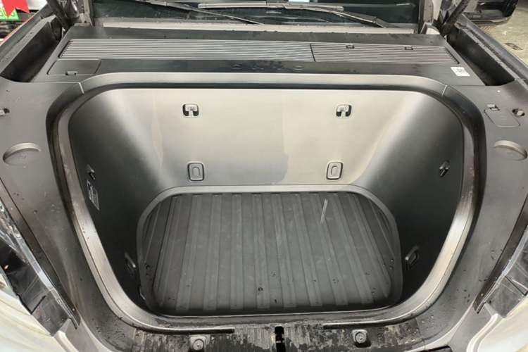 Used ONVO Luxeed L90 2025 Model—Max Six-Seater Version Engine Bay