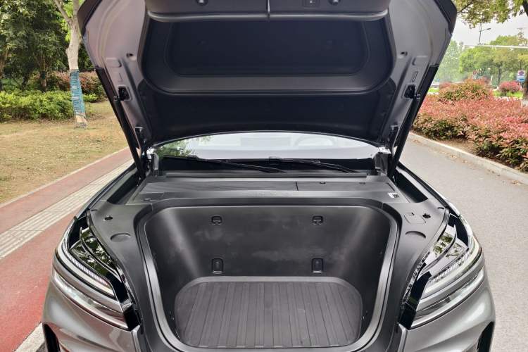 Used ONVO Luxeed L90 2025 Model—Max Six-Seater Version Engine Bay