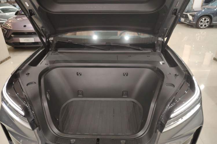 Used ONVO Luxeed L90 2025 Model—Ultra Six-Seater Version Engine Bay