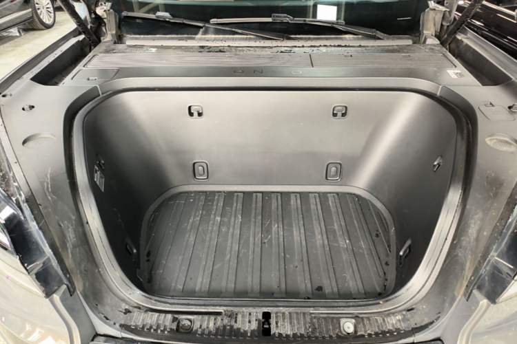 Used ONVO Luxeed L90 2025 Model—Ultra Six-Seater Version Engine Bay